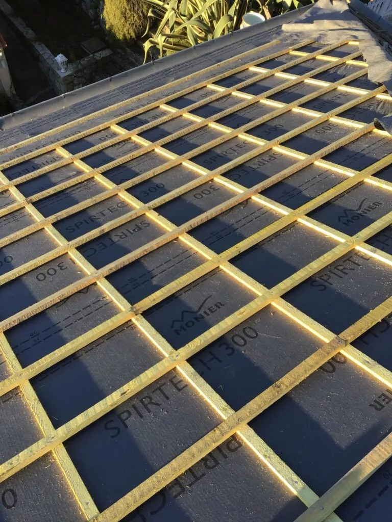 Chantier de rénovation de toiture dans le canton de Genève