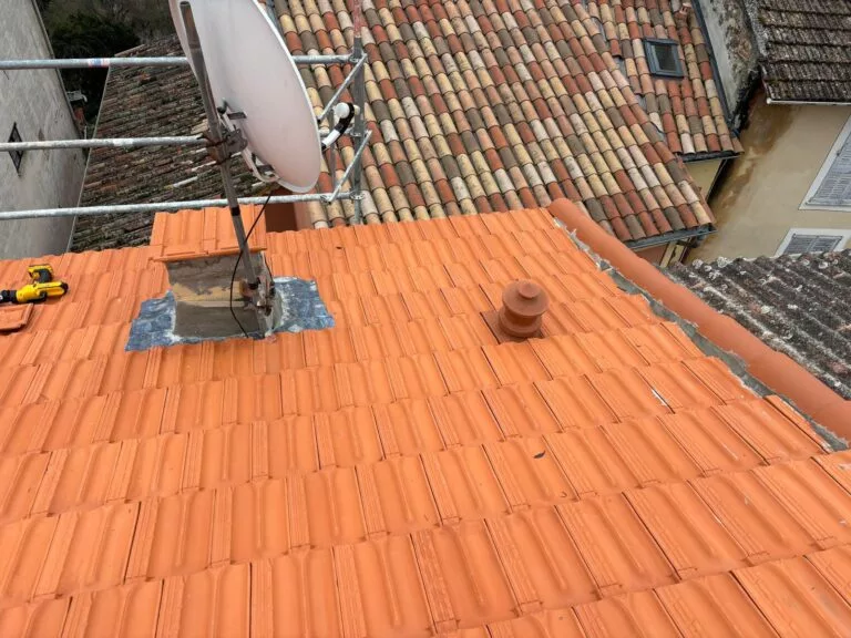 Chantier de rénovation de toiture dans le canton de Genève
